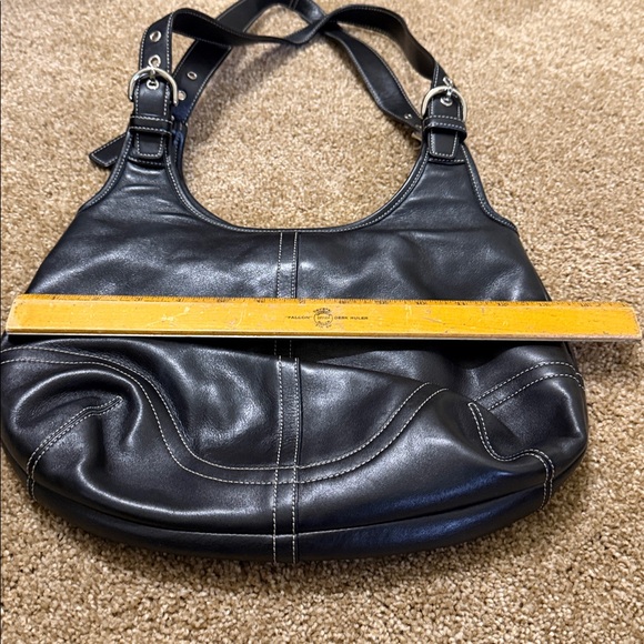 Coach Elegant Black Leather Shoulder Bag - Picture 4 of 13